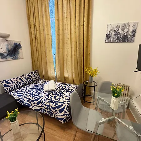 Charming And Affordable Flat For 4 People In Baker Street Zone 1 With Breakfast Apartment London