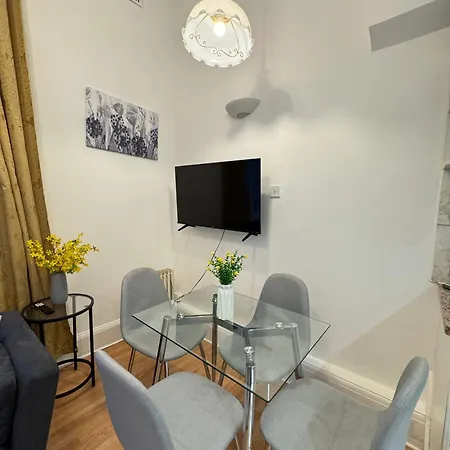 Charming And Affordable Flat For 4 People In Baker Street Zone 1 With Breakfast *