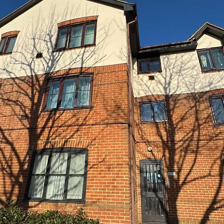 Cozy Flat Near Heathrow * Harmondsworth