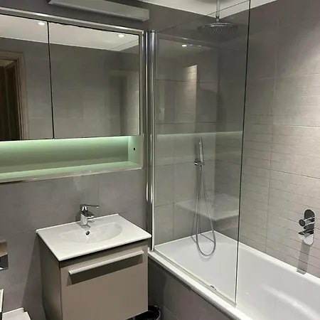Apartment A Stunning 2 Bed Flat To Let In Victoria