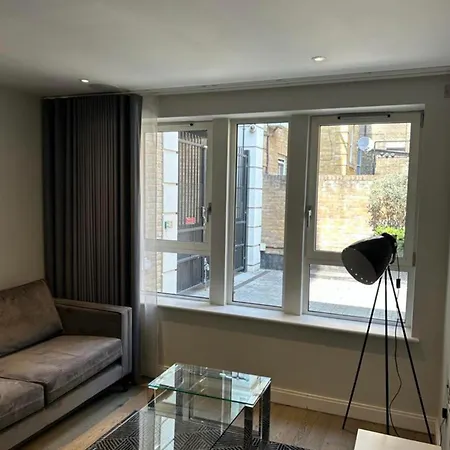 A Stunning 2 Bed Flat To Let In Victoria Apartment