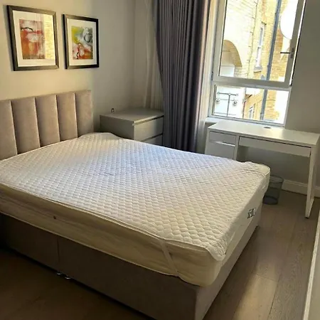 Apartment A Stunning 2 Bed Flat To Let In Victoria *