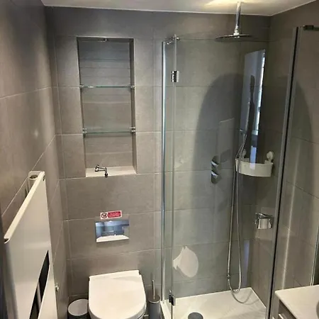 A Stunning 2 Bed Flat To Let In Victoria Apartment London