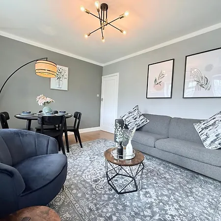 Staylondon - Sleeps 5 With Free Parking - Tourist, Concerts & Matches *