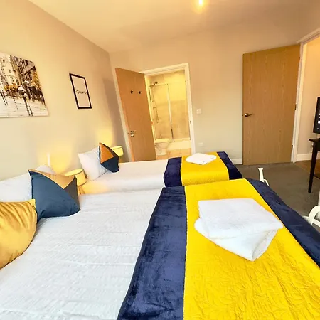 Apartment 2 Bedrooms 2 Bath Modern Flat, Londdon View Balcony, Parking