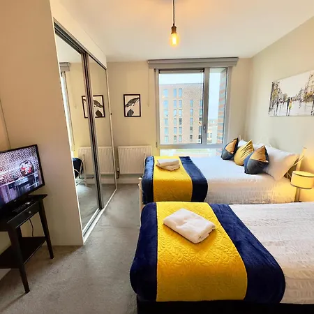 Apartment 2 Bedrooms 2 Bath Modern Flat, Londdon View Balcony, Parking *