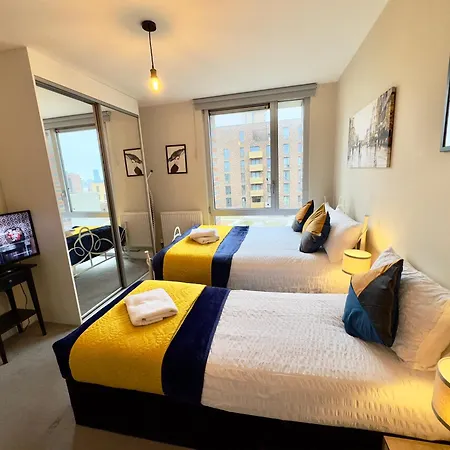 Apartment 2 Bedrooms 2 Bath Modern Flat, Londdon View Balcony, Parking London