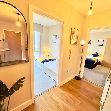 Apartment 2 Bedrooms 2 Bath Modern Flat, Londdon View Balcony, Parking