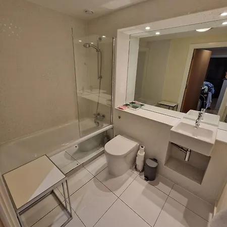 Double And Private Bathroom In Shared Homestay London