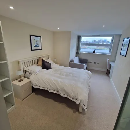 Homestay Double And Private Bathroom In Shared *