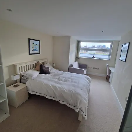 Double And Private Bathroom In Shared *