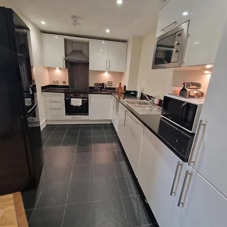 Double And Private Bathroom In Shared * London
