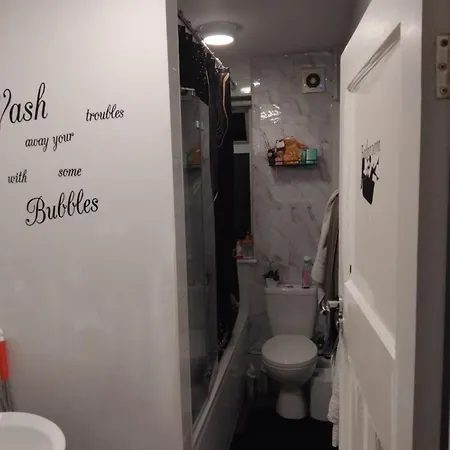 Lane Apartment
