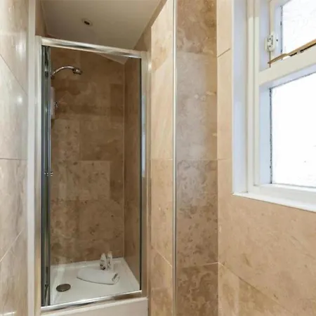 Stunning 2bed 2bath In Earls Court Sleeps Six Apartment London