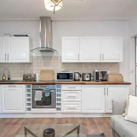 Stunning 2bed 2bath In Earls Court Sleeps Six London