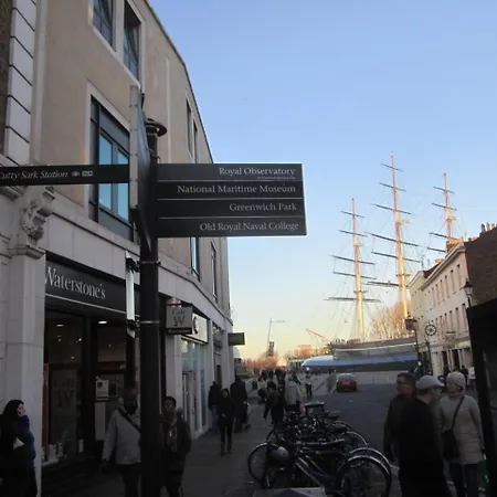 Modern Large 2bed Cutty Sark Greenwich Close To Canary Wharf - Great Transport Links *