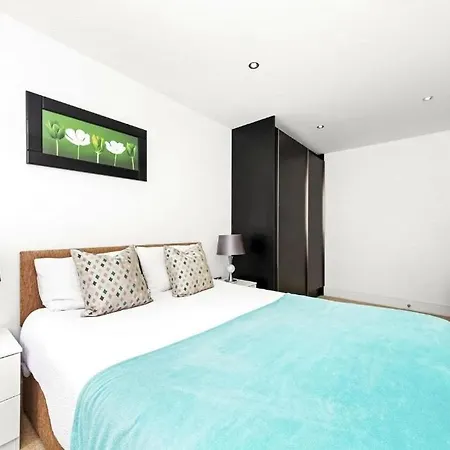 Modern Large 2bed Cutty Sark Greenwich Close To Canary Wharf - Great Transport Links *