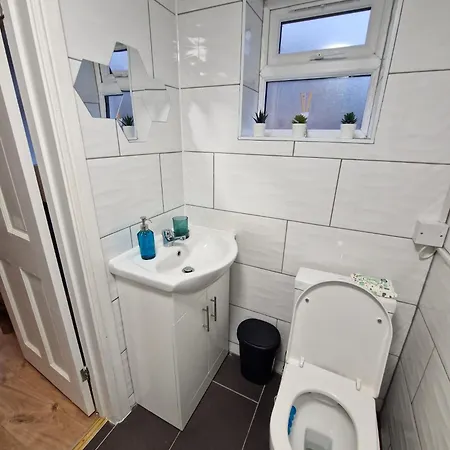 Apartment Detached West London *