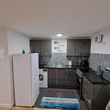 Apartment Detached West London *