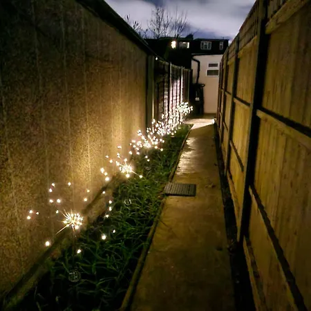 Detached West London Apartment Hayes (Greater London)