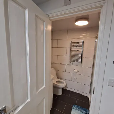 Detached West London * Hayes (Greater London)