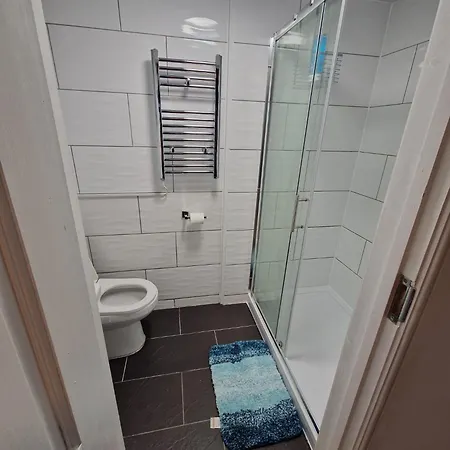 Detached West London Apartment