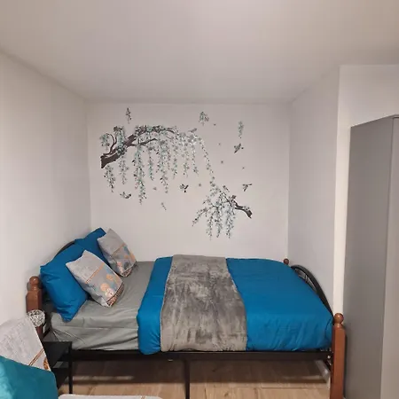Detached West London Hayes (Greater London)