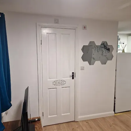 Detached West London * Hayes (Greater London)