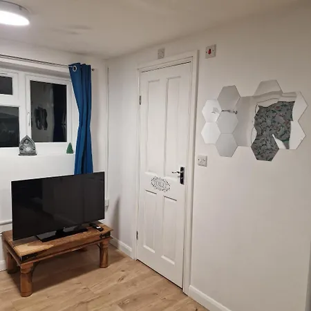 Detached West London * Hayes (Greater London)