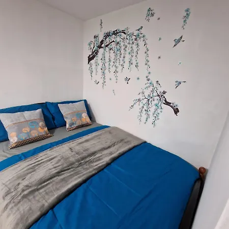 Detached West London Apartment *