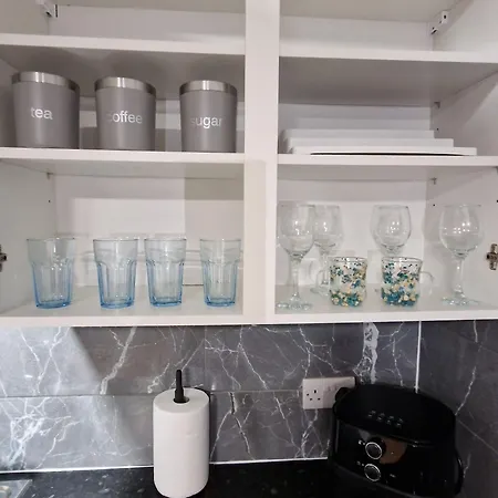 Detached West London Apartment *