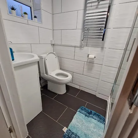 Detached West London Apartment Hayes (Greater London)