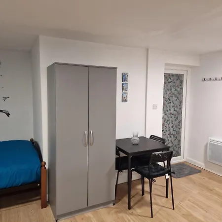 Detached West London * Hayes (Greater London)