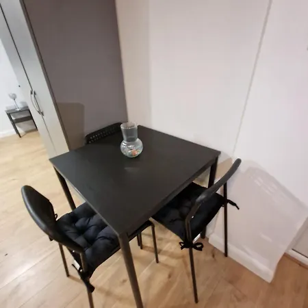 Detached West London Apartment Hayes (Greater London)
