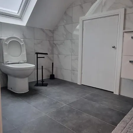 Star London Station Road 2-bed Loft Flat Apartment The Hyde