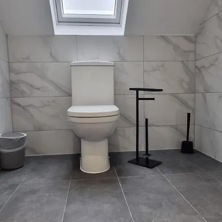 Star London Station Road 2-bed Loft Flat * The Hyde