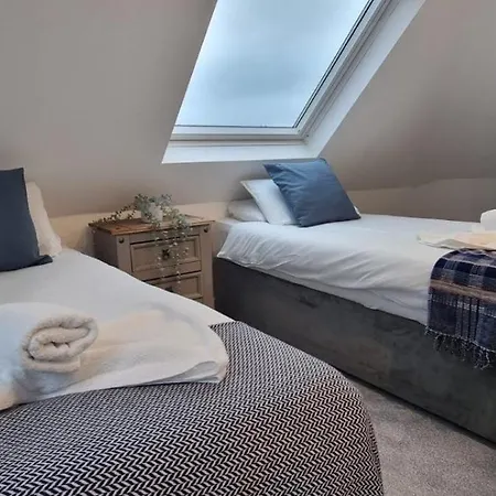 Star London Station Road 2-bed Loft Flat The Hyde