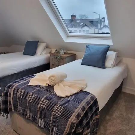 Star London Station Road 2-bed Loft Flat *