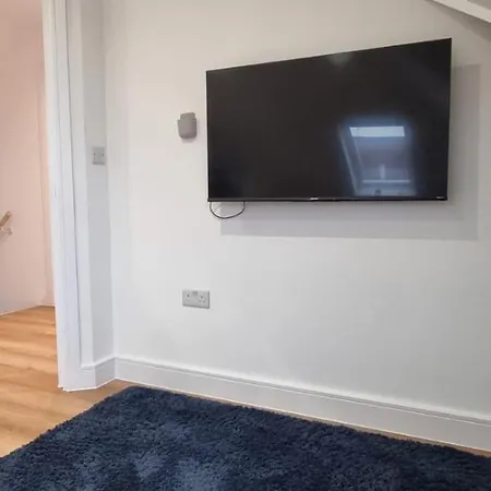 Apartment Star London Station Road 2-bed Loft Flat