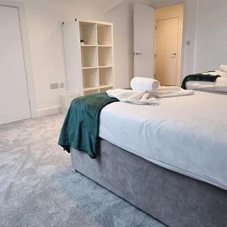 Apartment Star London Station Road 2-bed Loft Flat The Hyde