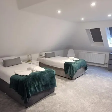 Apartment Star London Station Road 2-bed Loft Flat