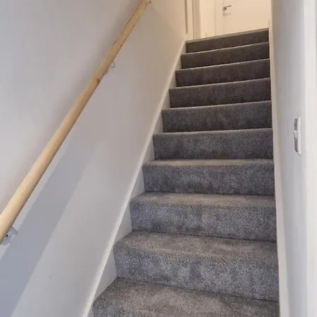 Star London Station Road 2-bed Loft Flat