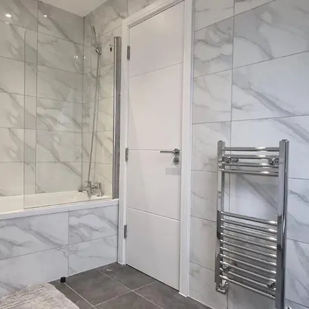 Apartment Star London Station Road 2-bed Loft Flat The Hyde
