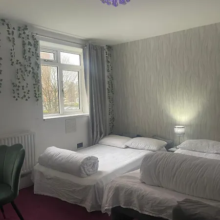 Homestay With Kitchen In London