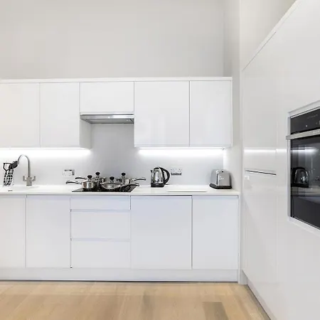 Luxury First Floor Flat In Knightsbridge Apartment London