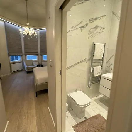 Luxury First Floor Flat In Knightsbridge Apartment