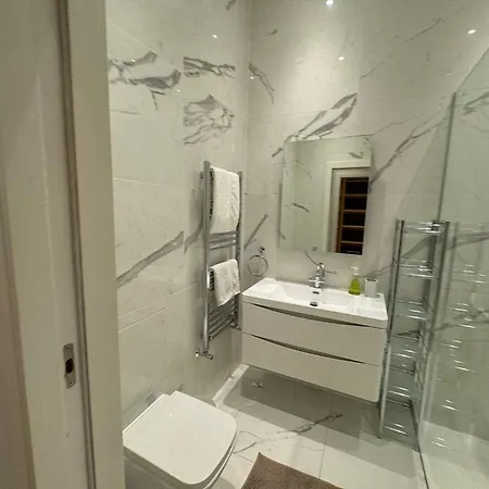 Luxury First Floor Flat In Knightsbridge London