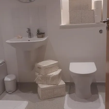 Charming & Cosy Double With Balcony In Wembley - Walking Distance To Wembley Stadium!