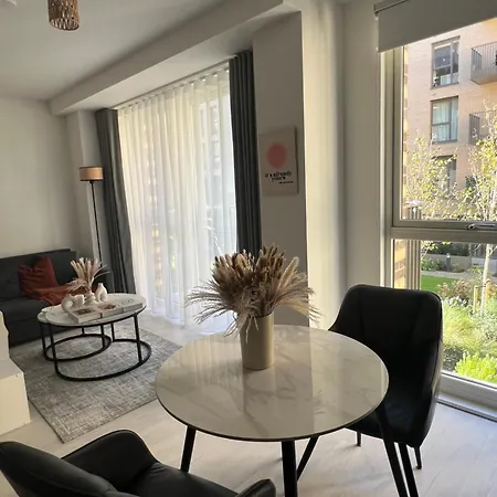 Brand New, Modern Flat Near Wembley Stadium Londra