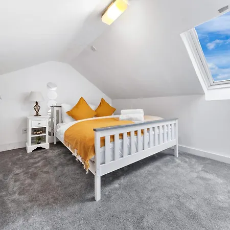 Charming Retreat,4 Bedroom House,garden,free Parking Apartment Enfield